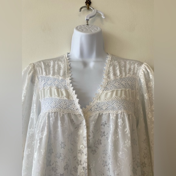 Set of two Oscar de la Renta long nightgowns black and white small - Picture 11 of 15